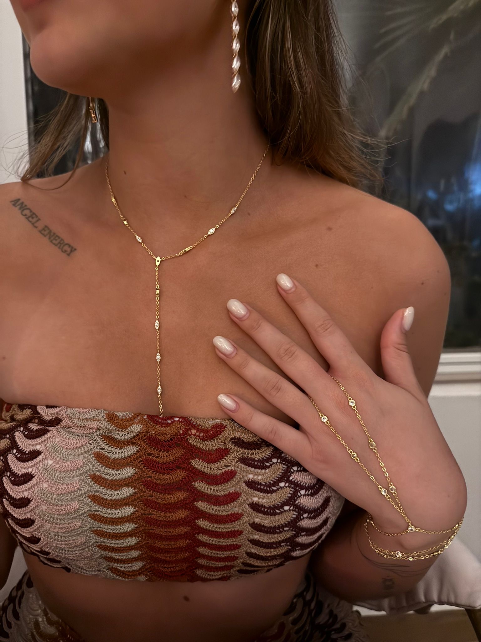 Embraced Handjewel